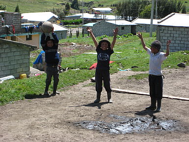 Quechuakinder aus dem Dorf Llangahua